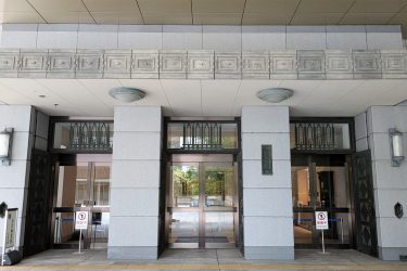 国家公務員特有の勤務時間制度にほぼ標準機能で対応！超過勤務の削減にも活かせるシステムへ